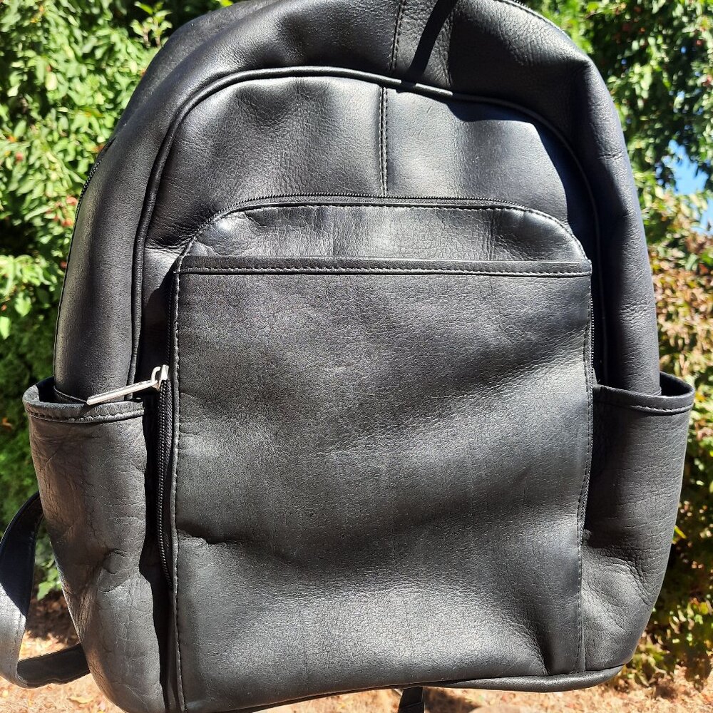 EUC Le Donne Genuine Black  Leather Backpack 15" Laptop Bag Multiple Pockets Zip
